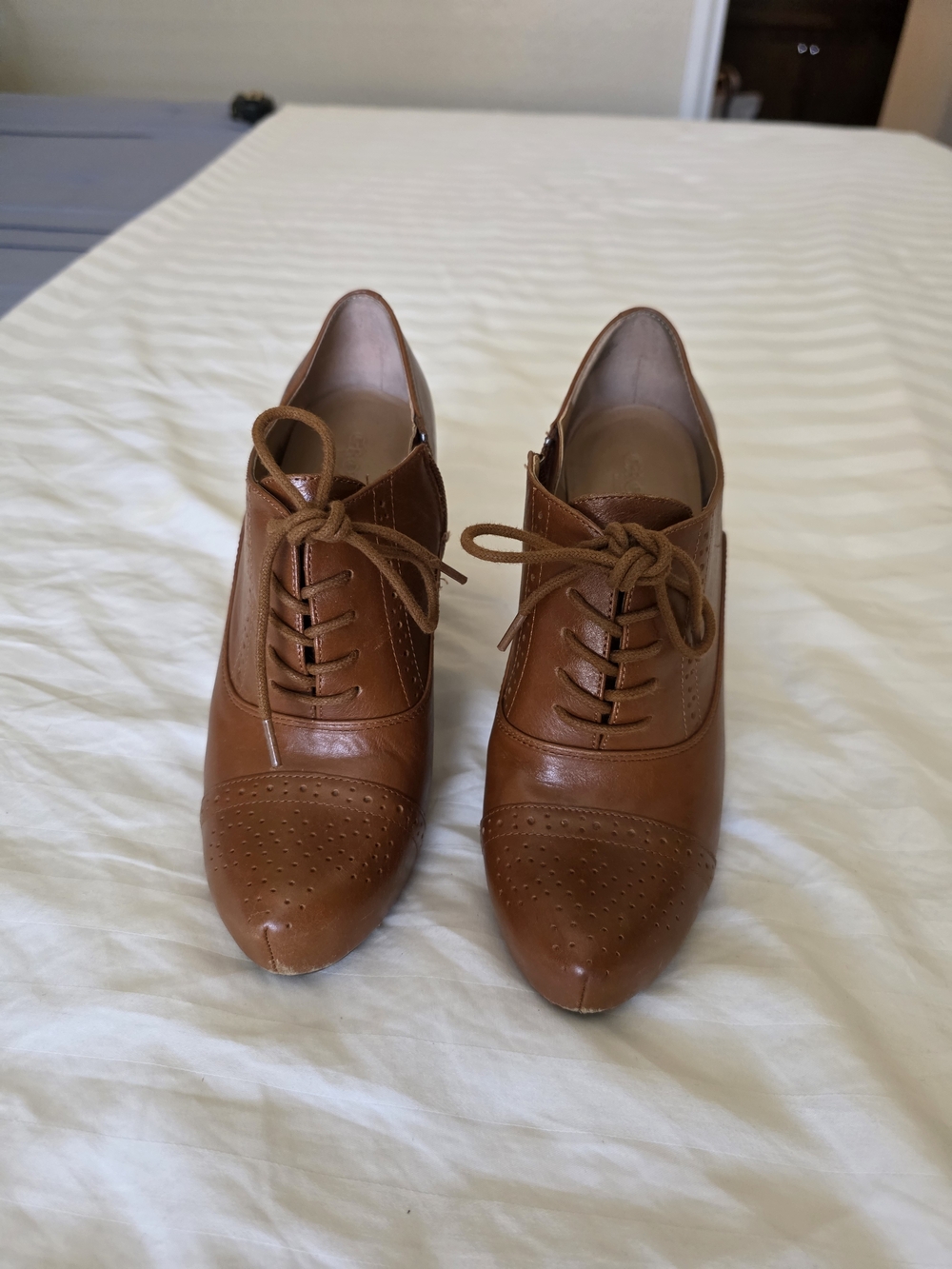 Crown Vintage Cognac Lace-Up Oxford Boots